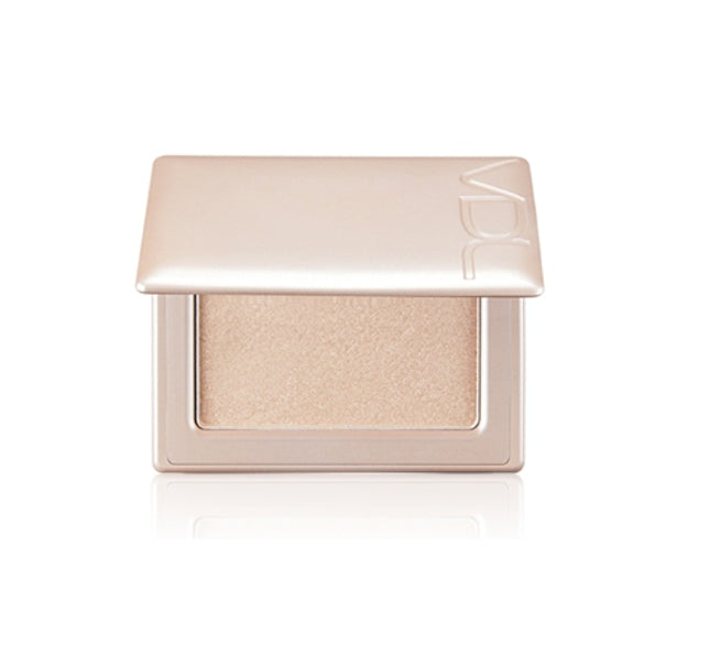 Overview# A foundation that adheres well to the skin and has a different fit. SPF35 PA++ 30ml Available #A00 #M01 #A01 #V01 #
