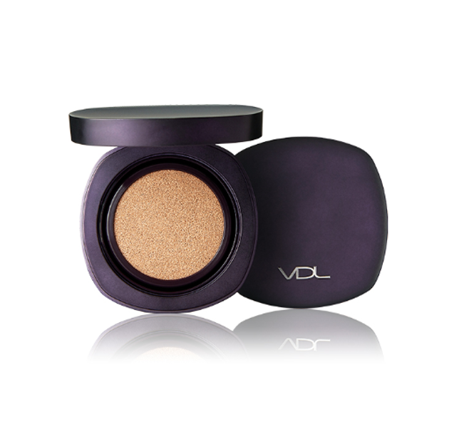 Overview# A foundation that adheres well to the skin and has a different fit. SPF35 PA++ 30ml Available #A00 #M01 #A01 #V01 #
