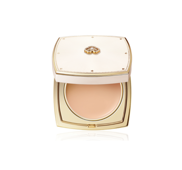 The History of Whoo Gongjinhyang:Mi Velvet Foundation Pact compact for matte coverage and flawless skin finish