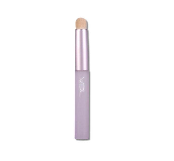 Overview# A short, firm finger-shaped brush delicately and closely covers areas that are difficult to cover with a cushion fo